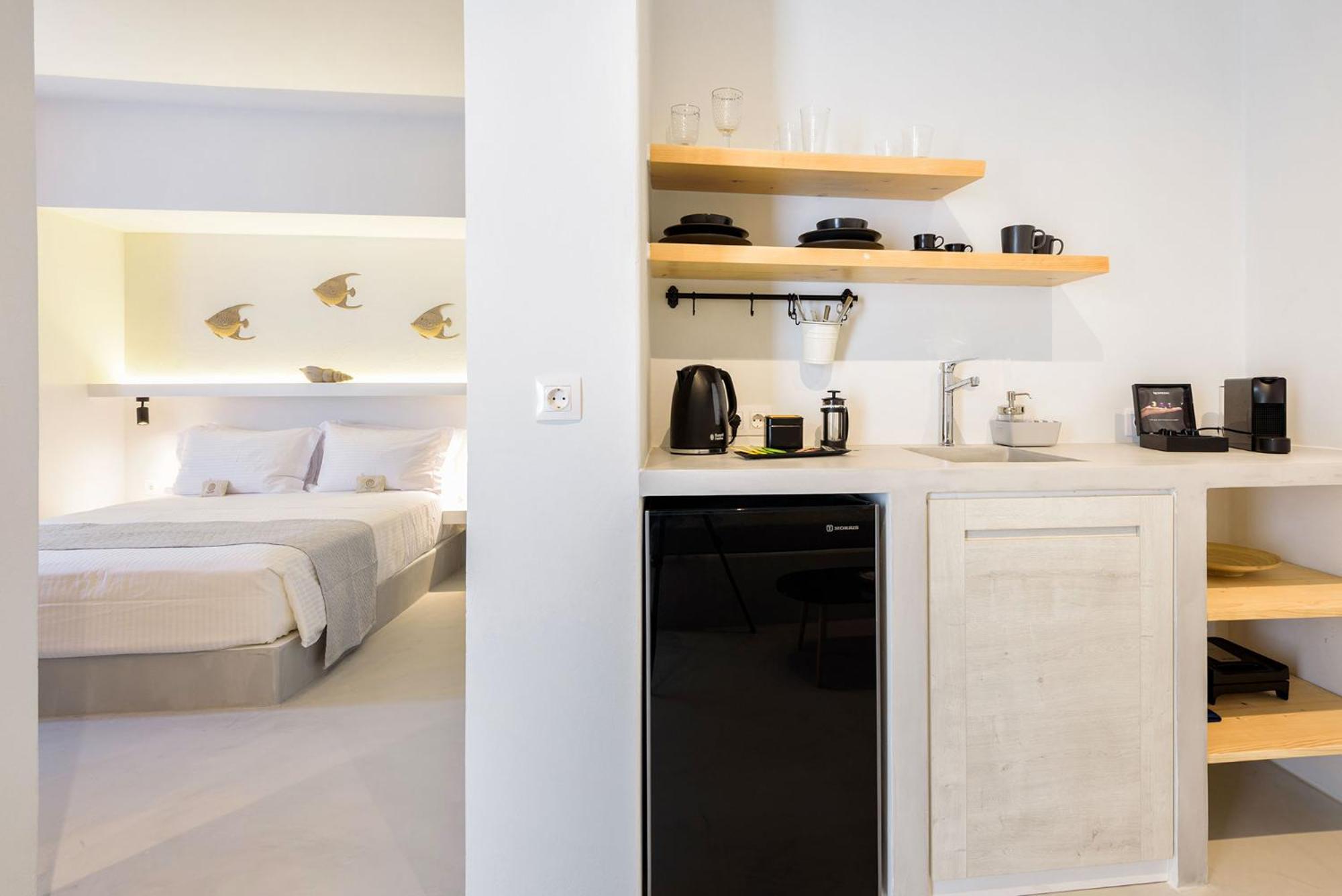 Peven Suites Naoussa Esterno foto